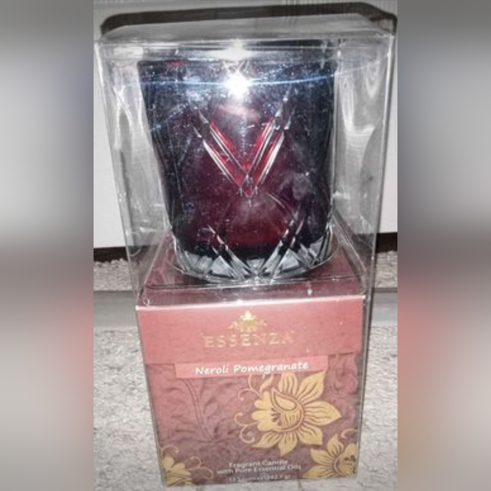 New in Gift Box - Essenza Neroli Pomegranate Fragrant Candle